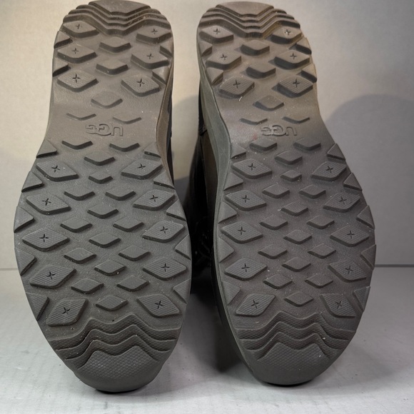 Like New UGG Women's Adirondack III Short Waterproof Winter Snow Boots Gray sz 8 - Picture 5 of 16